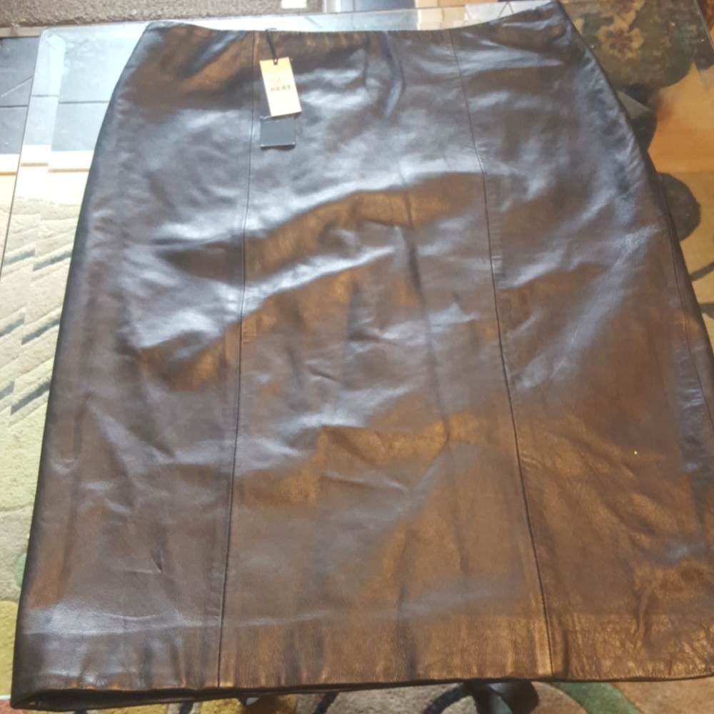 TALBOTS  PETITE SIZE 2 BLACK LEATHER SKIRT